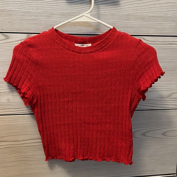 Red Cropped Lettuce Shirt - Picture 2 of 2